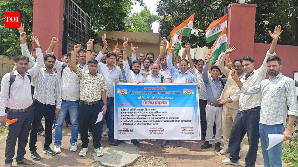JCTSL staff protest over pending demands, warn of work boycott | Jaipur News