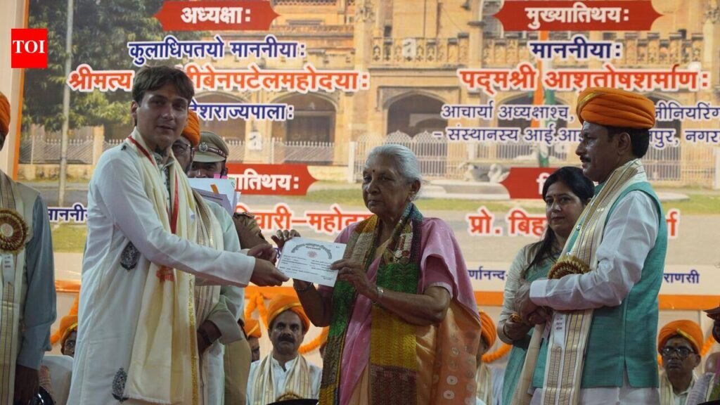 Gen-Z losing values, phones
misleading youth: Governor | Varanasi News