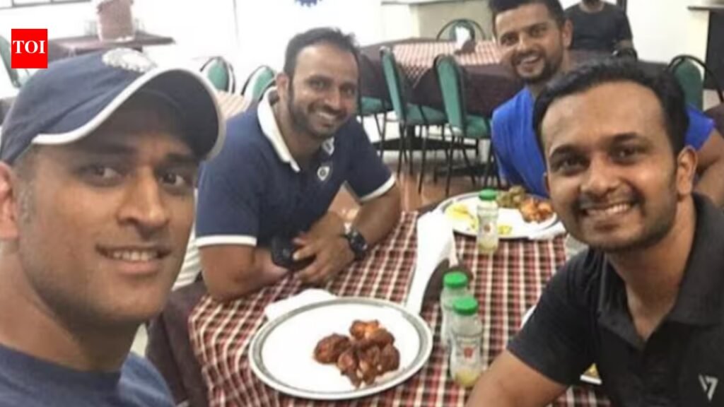 MS Dhoni loves butter chicken, but the way he eats it is so unusual that even Robin Uthappa couldn’t help talking about it |