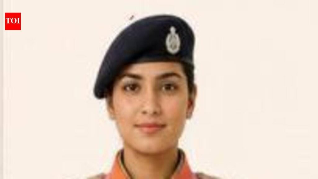 Kolkata Police unveils new uniform for female patrol squad | Kolkata News