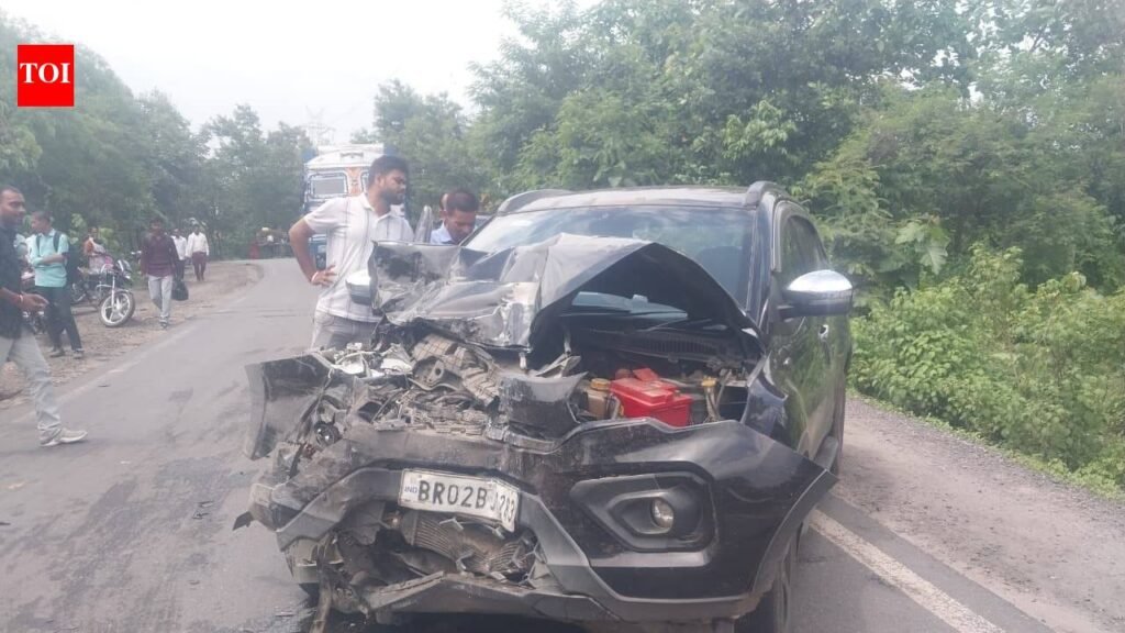 12 injured as bus, SUV collide in Chatra | Ranchi News