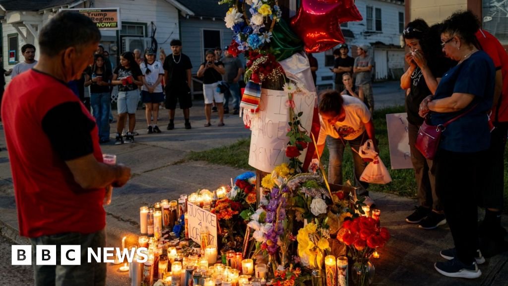 Watch: Large protest in Houston after man fatally shot by ICE