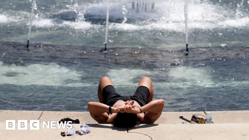 ‘It’s so hot’ – Dangerous hot weather grips parts of the US
