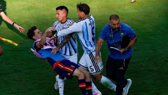 Leandro Paredes loses cool, pushes Eric Garcia and Gavi to the ground after Spain’s World Cup triumph