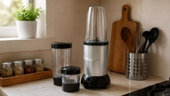 I have a tiny kitchen countertop, and these compact mixer grinders don’t compromise on performance
(HT Tech)