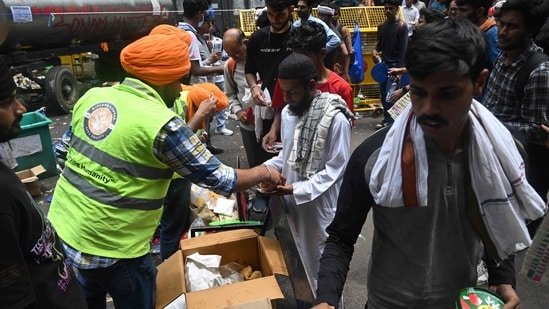 These restaurants in Delhi are offering shelter, water, snacks and more to students protesting at Jantar Mantar