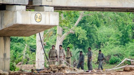 Police clear Ken-Betwa protest site on Day 17, shift fasting activist to hospital