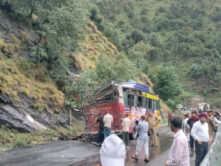 Two killed, several injured as shooting stones hit bus, vehicles in Doda