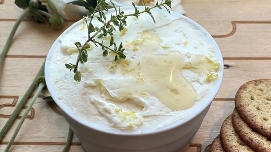 Want a healthy spread for toast, bagels? Gastroenterologist Dr Salhab shares high-protein probiotic cream cheese recipe