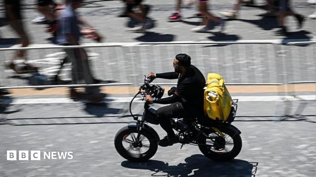 Heatwave prompts Italy’s delivery riders to strike for extra rights