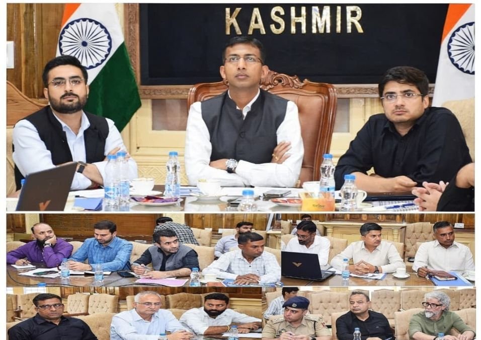 Div Com chairs Airfield Environment Management Committee Meeting