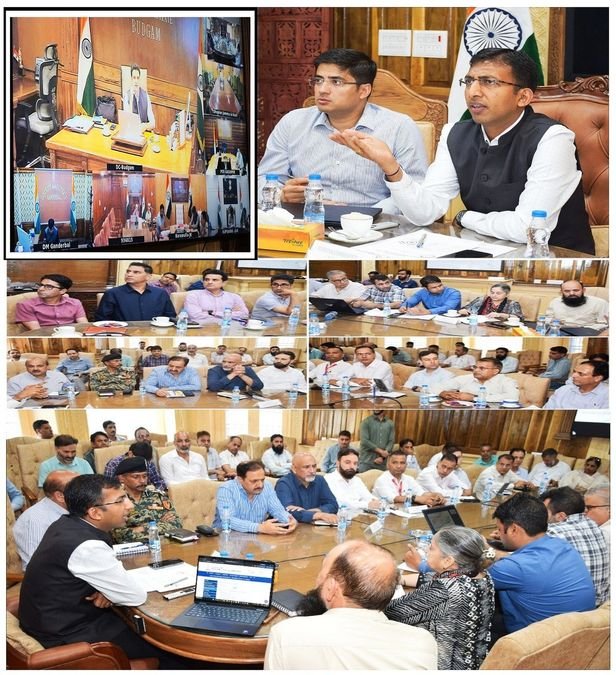 Div Com Kashmir reviews preparations for Independence Day Celebrations