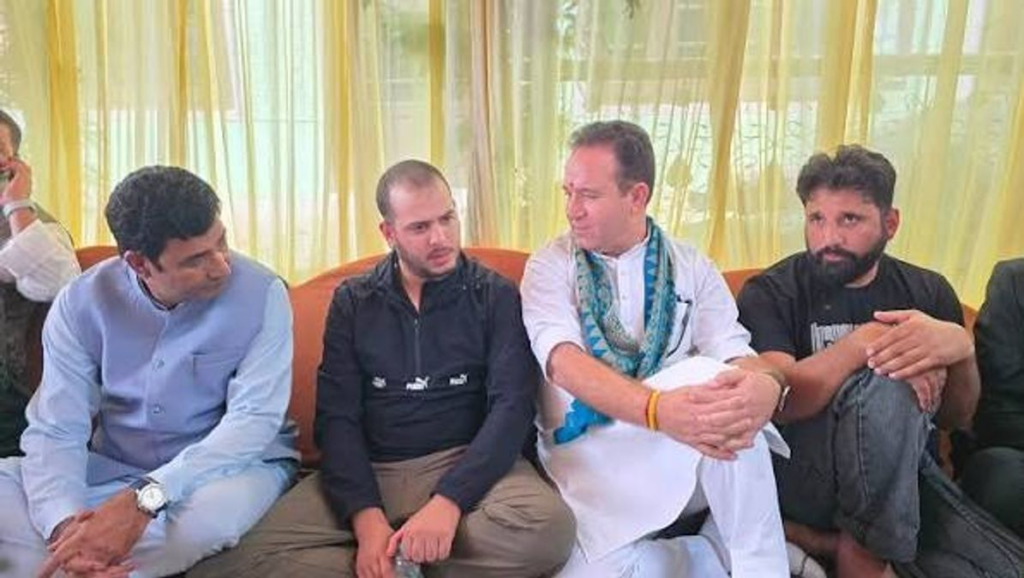 HM Shah speaks to martyred cop’s family, assures support