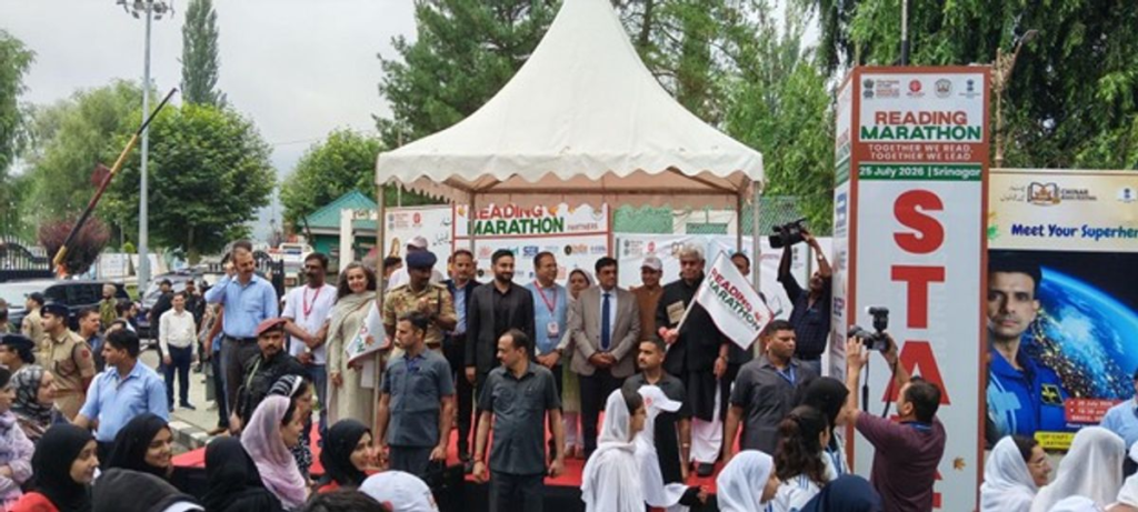 Dal Lake hosts record-breaking reading Marathon