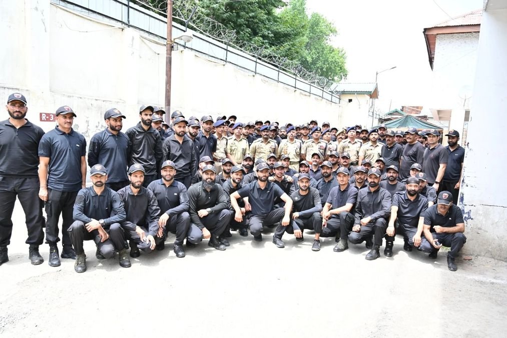 DGP Nalin Prabhat Reviews SOG Operational Readiness, Stresses High Vigil Against Emerging Security Challenges