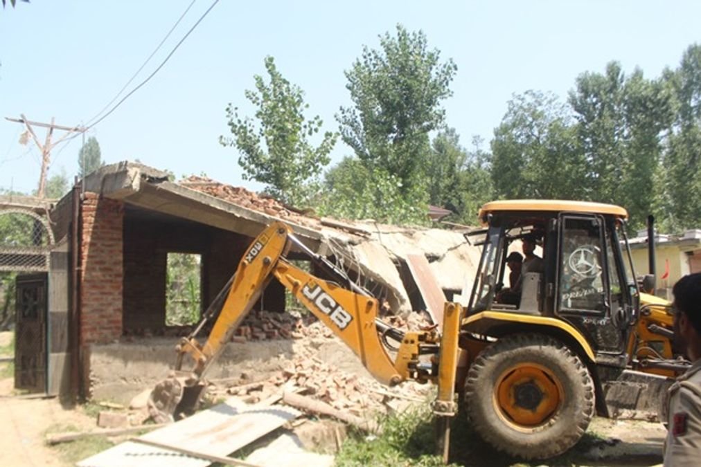 Illegal structures of drug peddlers demolished in Budgam
