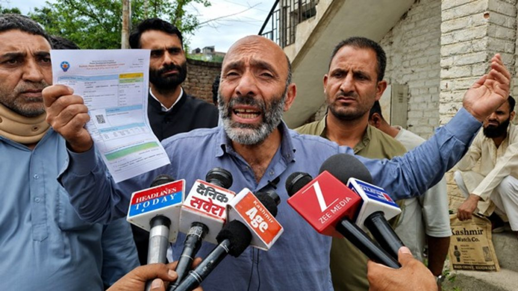 Village-wide power cut triggers protest in Handwara village