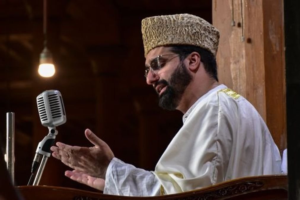 Mirwaiz Expresses Grief Over Poonch Landslide Tragedy, Raises Concerns Over Srinagar Waterlogging