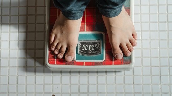 Women stuck at 60–70 kg? Nutritionist Ishaan Sachdeva shares a simple 1,500-calorie, 100g protein diet for fat loss