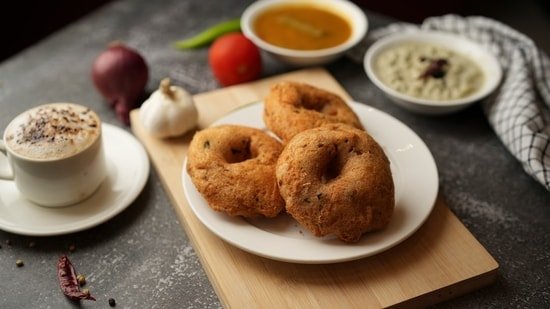 From Ram laddu to Masala vade: Easy monsoon snacks that deserve a spot on your rainy-day menu