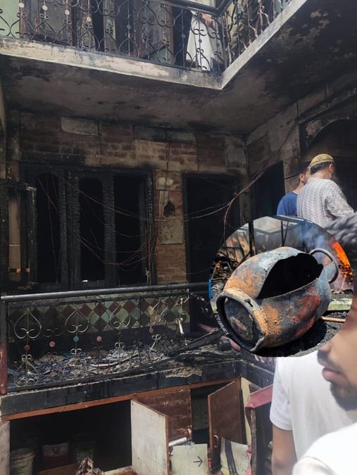 Massive Fire Guts Two-Storeyed House at Cheeni Chowk, Two Brothers Injured in Cylinder Blast