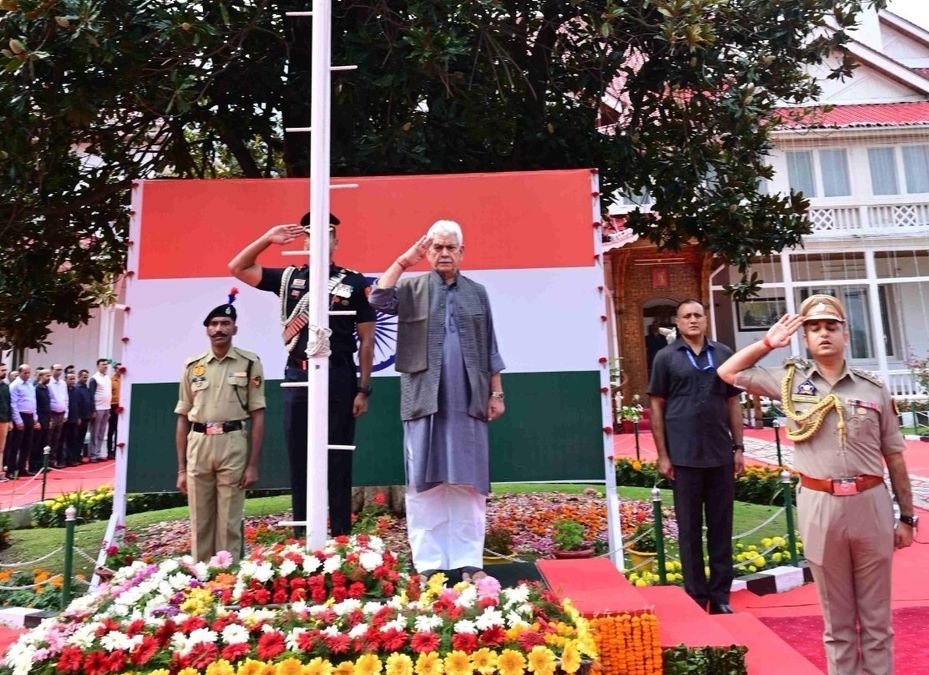 LG Sinha hoists National Flag at Lok Bhavan on occasion of 80th Independence Day