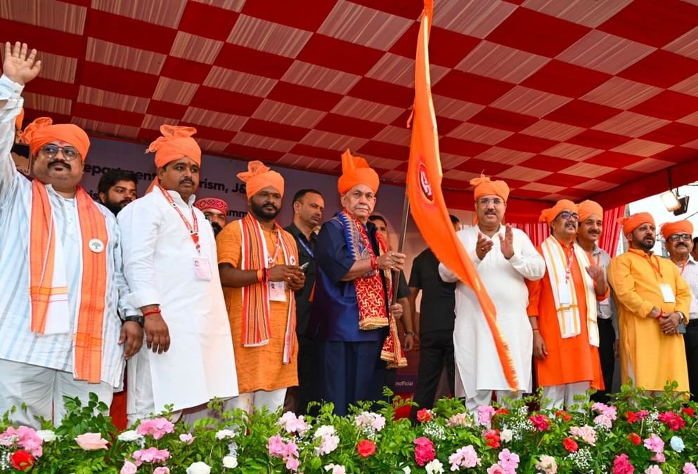 LG Sinha flags off Shri Budha Amarnath Ji Yatra, prays for safe pilgrimage