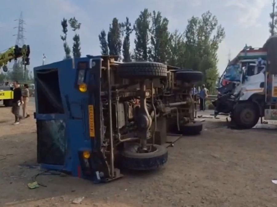 CRPF bunker vehicle overturns after collision with truck in Qazigund; personnel suffer minor injuries