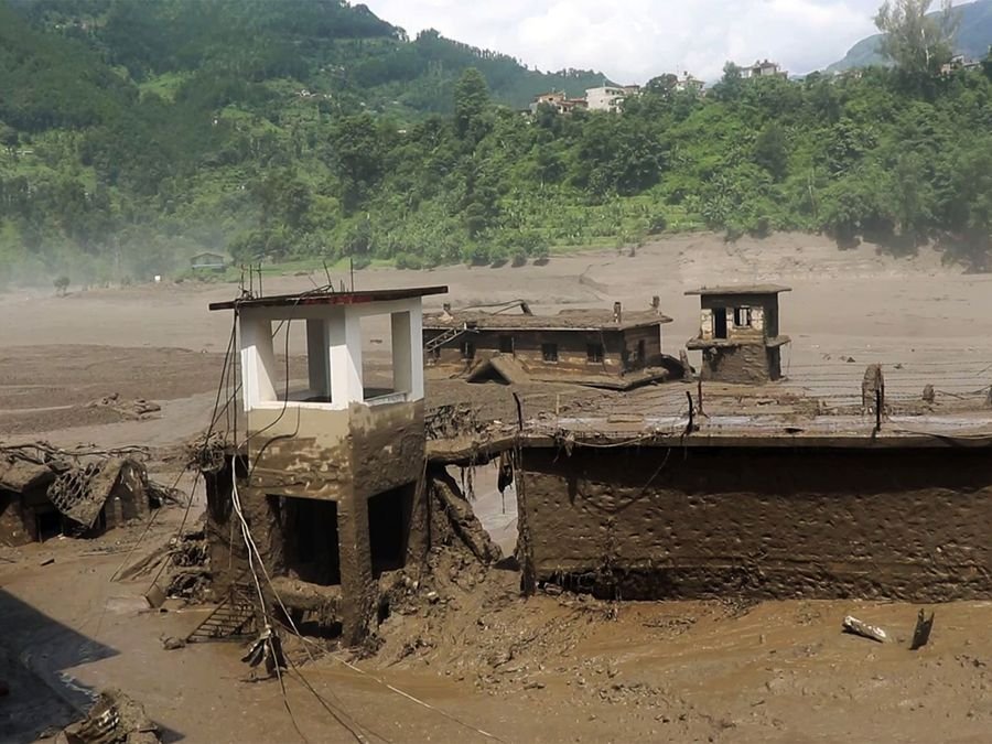 Death toll rises to 165, hundreds still missing