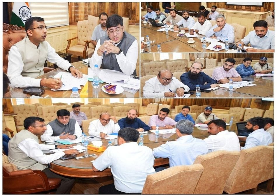 Div Com Kashmir reviews progress of Ring Road