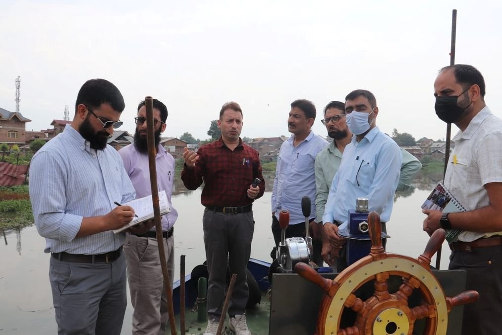 JKLCMA Vice Chairman reviews conservation, dredging works in Gilsar