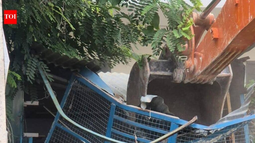 4 illegal Saras Dairy booths removed in footpath drive | Jaipur News