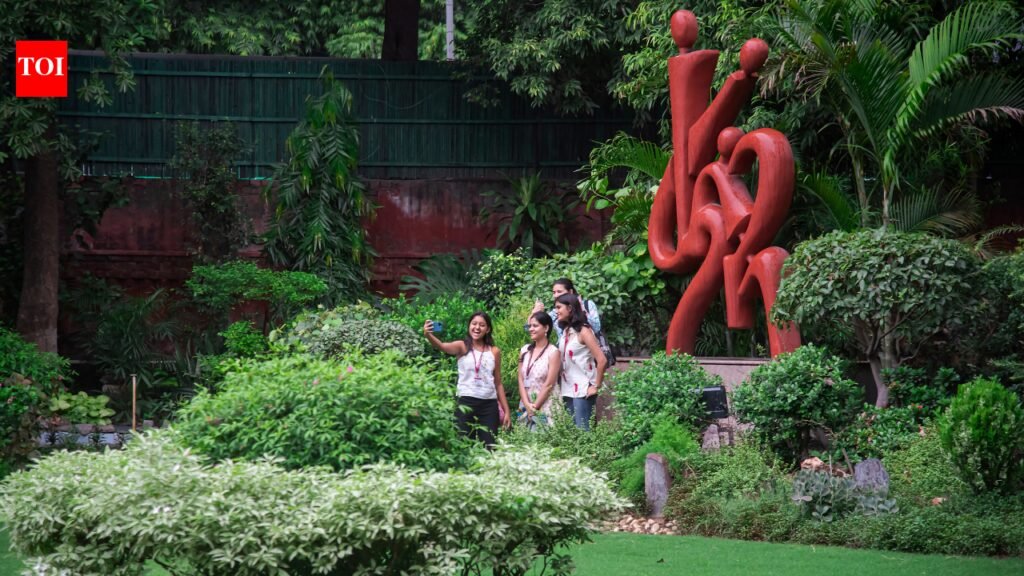 LSR greets freshers with music, memories and monsoon showers | Delhi News