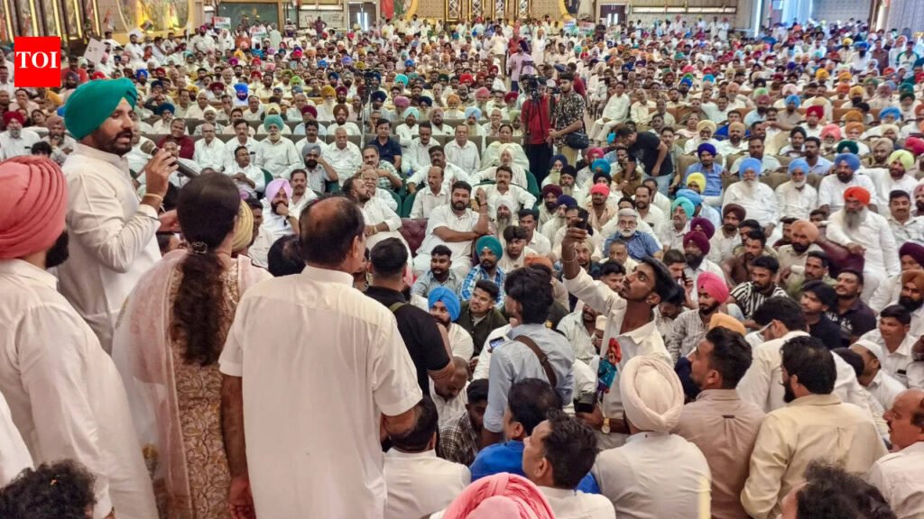 Congress: Watch: Pro-Channi sloganeering draws Congress’ ire amid Punjab leadership tussle | India News