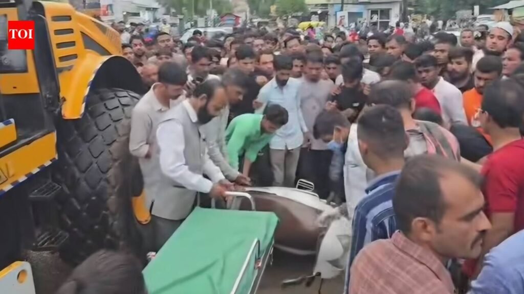 19-year-old crushed by road roller after scooter skids | Vadodara News
