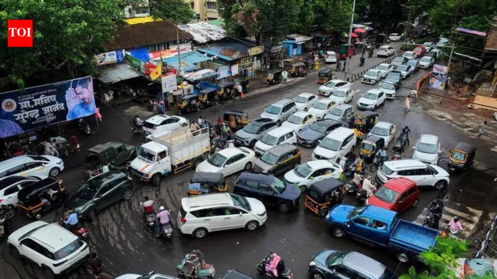 Unreliable signals, missing cops worsen Aundh Road junction’s snarls | Pune News