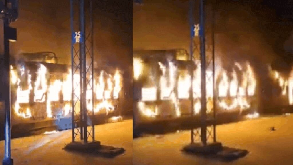 Flames, thick smoke engulf Samastipur-Saharsa train in Bihar; watch | Patna News