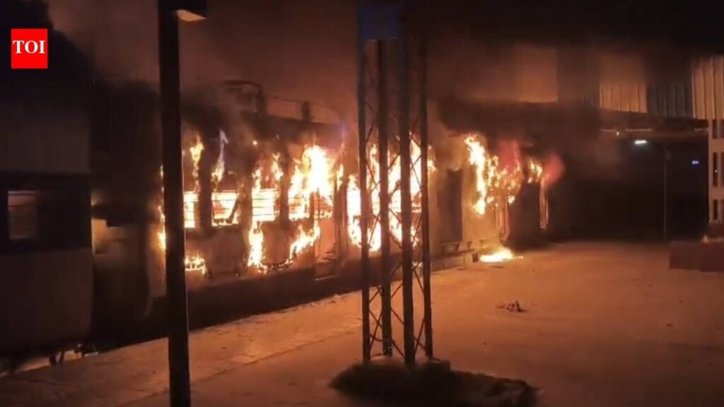 Fire engulfs passenger train coach | Patna News