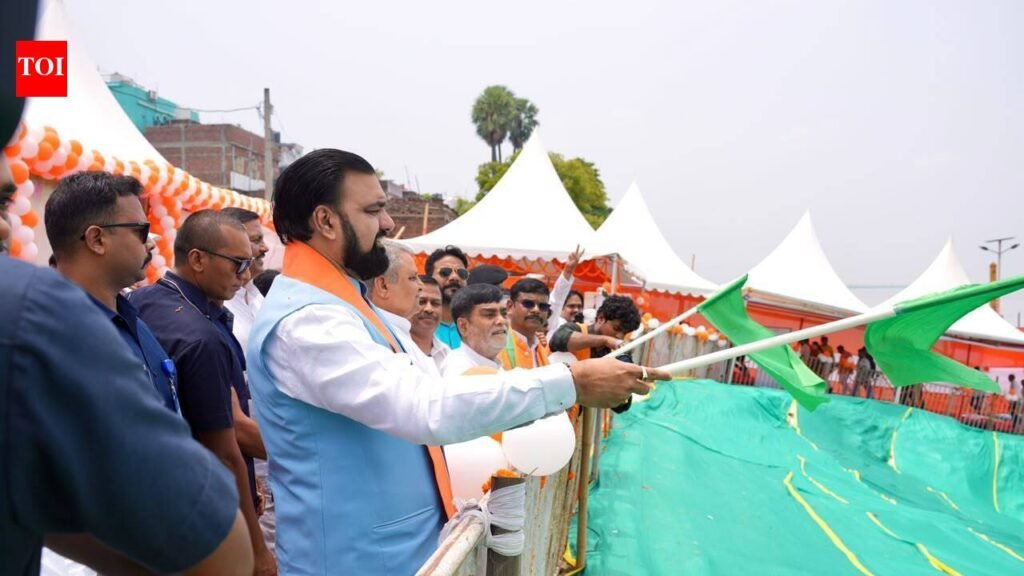 CM launches free steamer service linking Danapur and Panapur area | Patna News