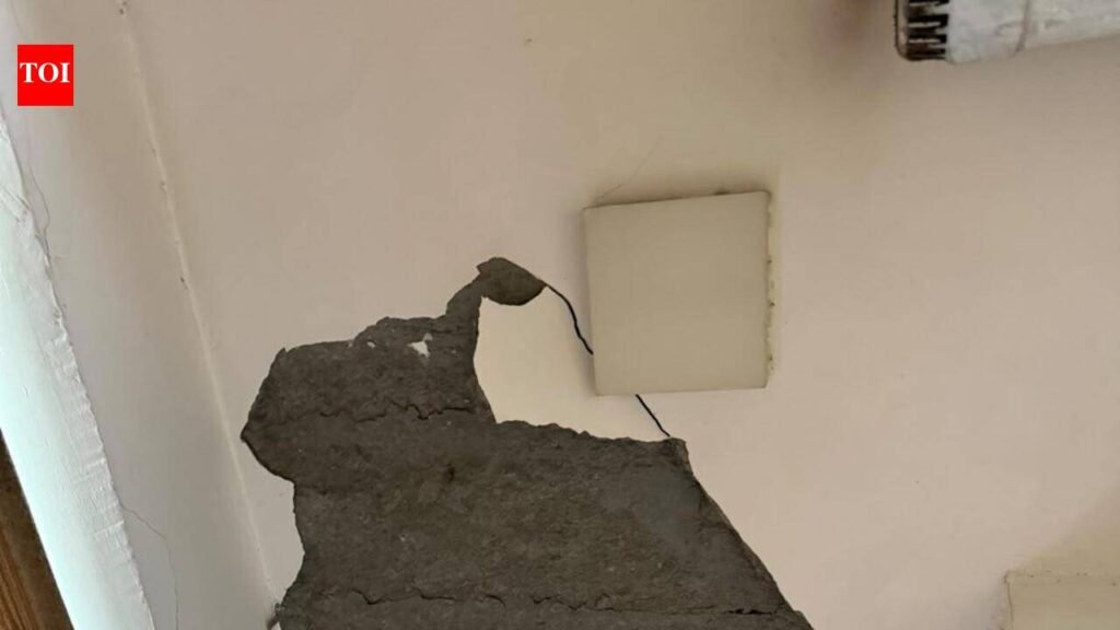 Balcony ceiling collapses in condo, buyers allege negligence by builder, demand probe | Gurgaon News