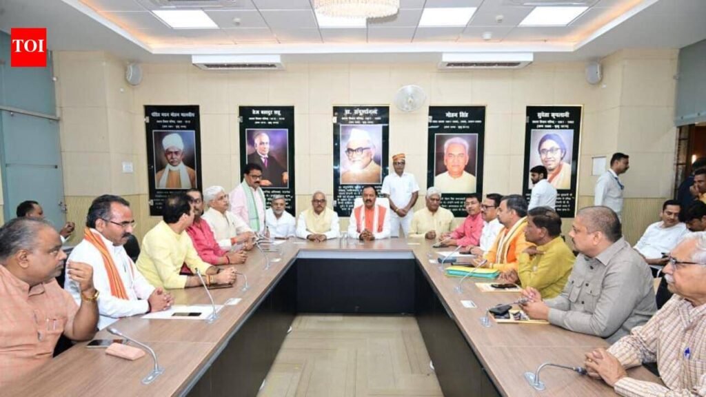 DyCM urges MLCs to push devpt work on priority | Lucknow News