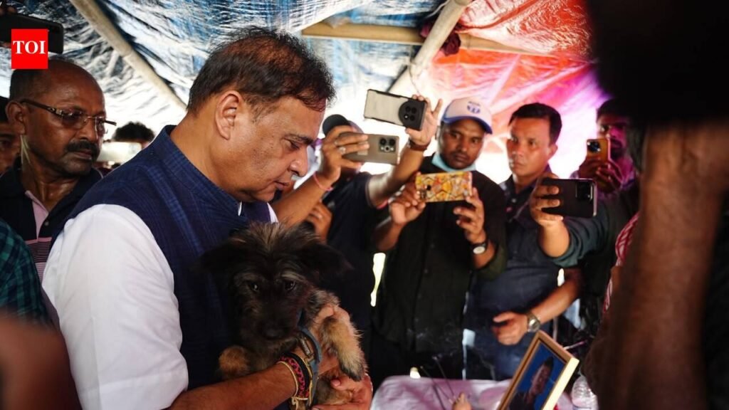0508 Assam CM visits family of boy who died saving pet, gives financial aid | Guwahati News