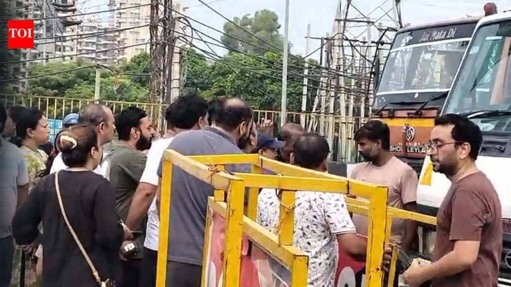 No power supply for two days, society residents block Sohna Road | Gurgaon News
