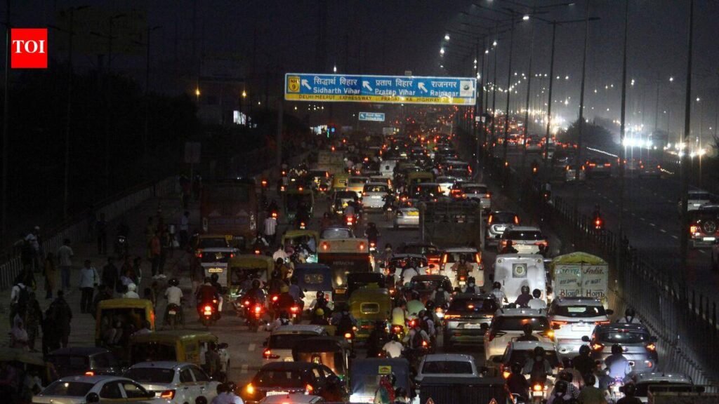 Tailbacks on Delhi-Meerut Road as one lane shut for kanwar yatra | Noida News