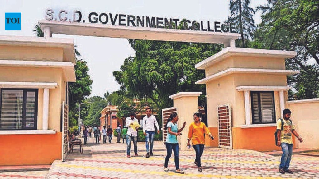 MCom tops the charts, physics drops the ball during SCD Govt College admissions | Ludhiana News