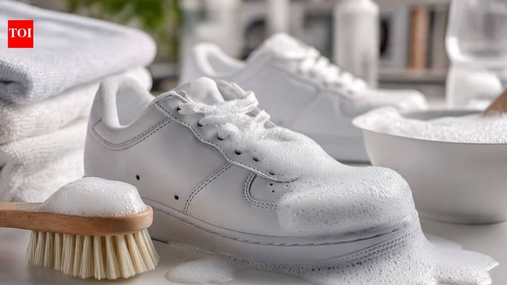 How to clean yellowed white shoes and sneakers: 5 easy ways to brighten them and 5 mistakes to avoid |