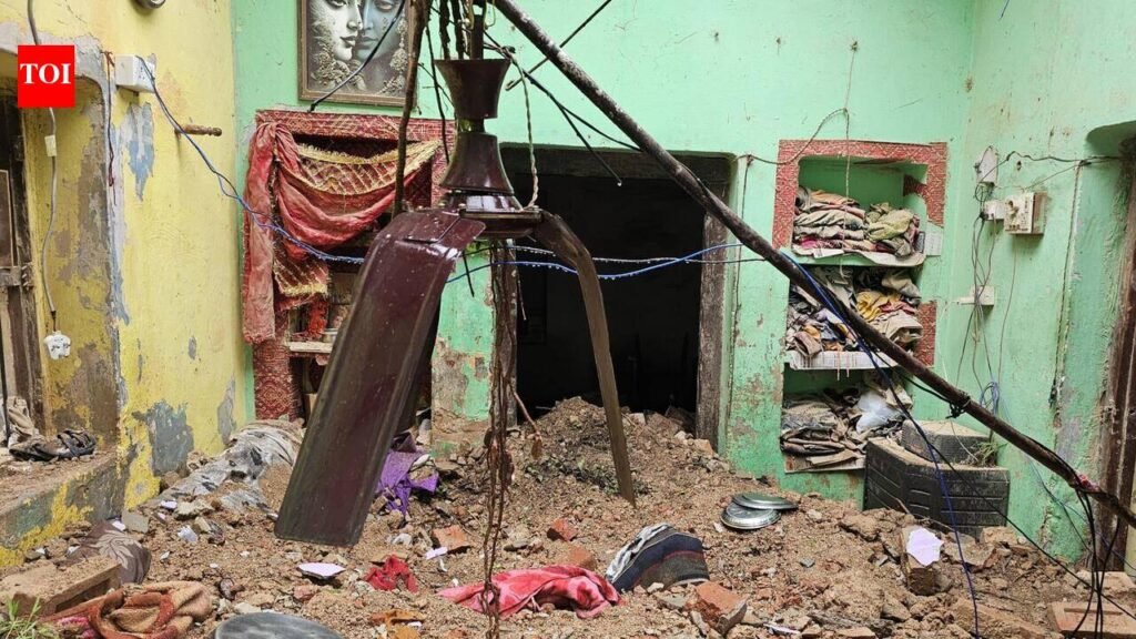 6 of family killed as heavy rain triggers house collapse in Pratapgarh | Prayagraj News