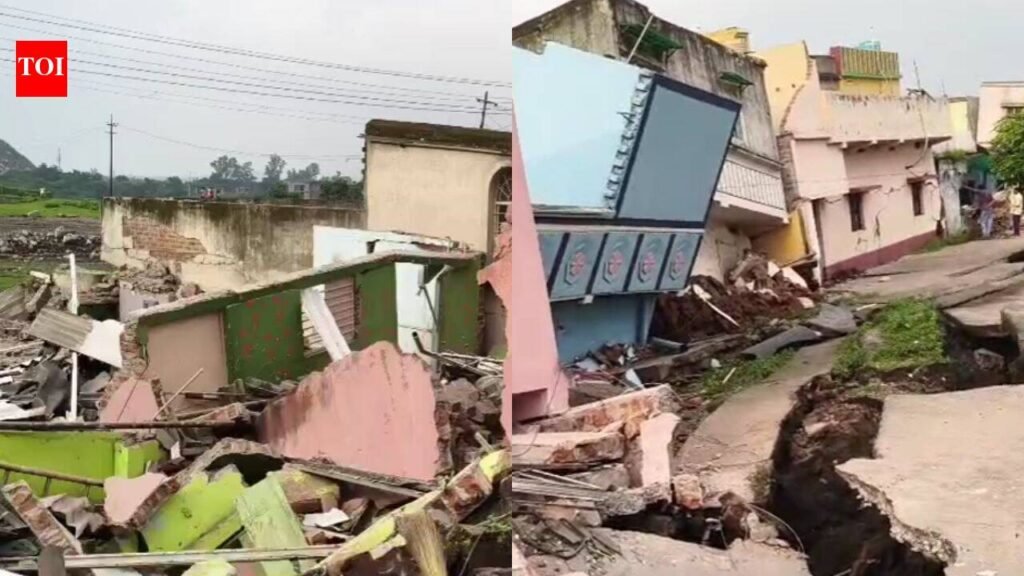 Around 12 houses collapse after fresh land subsidence in Jharkhand; panic grips residents | Ranchi News