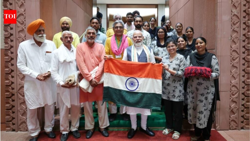 Punjab’s KVM gifts PM Narendra Modi National Flag made from handspun khadi of indigenous organic cotton | Chandigarh News