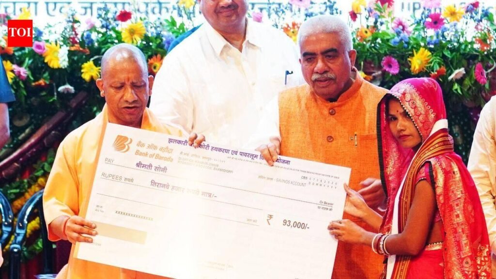 Handloom awardees hail govt push, say recognition boosts confidence | Lucknow News